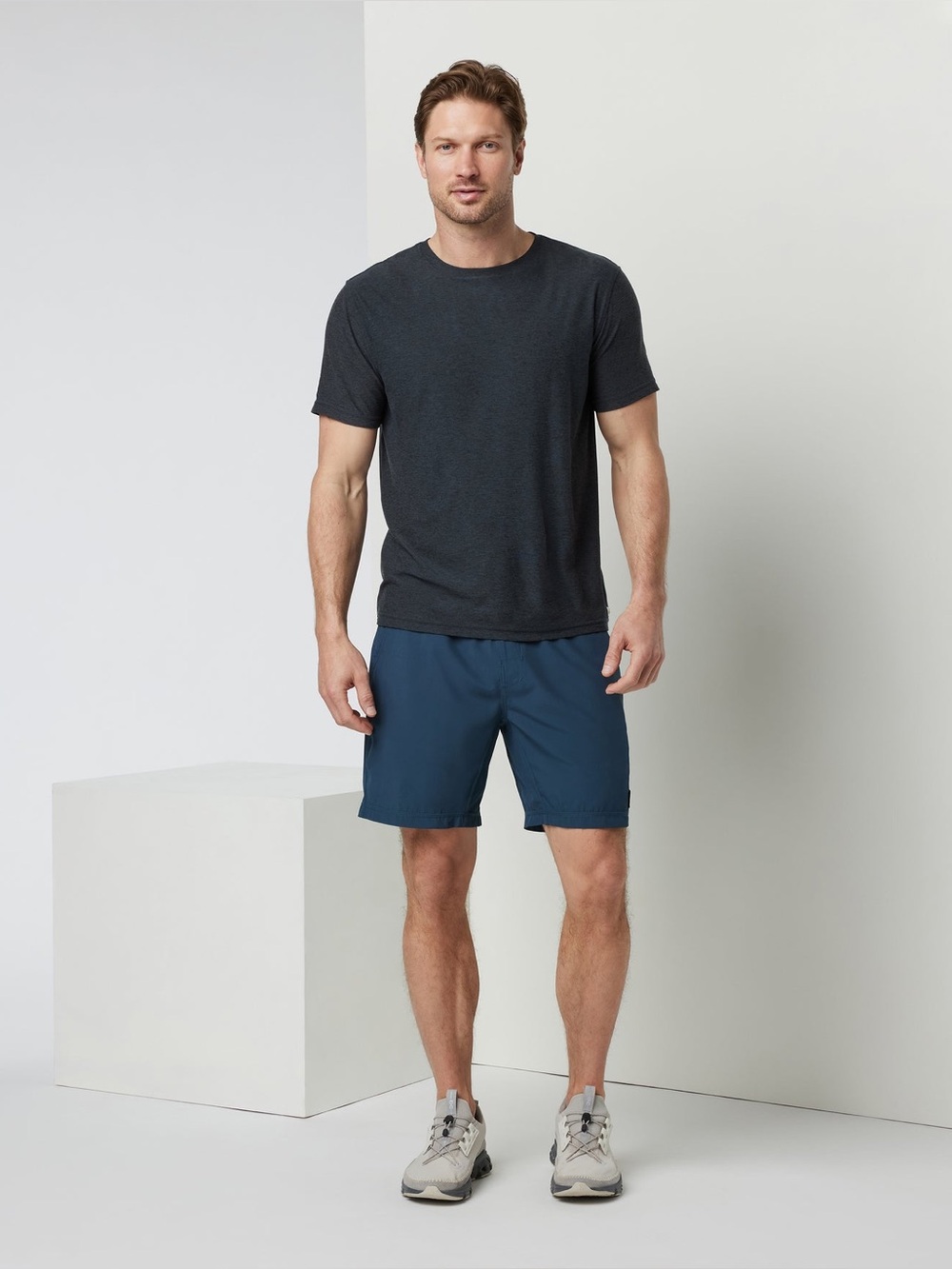 Vuori Strato Tech Tee Gray Charcoal Heather Short Sleeve Size XL Performance